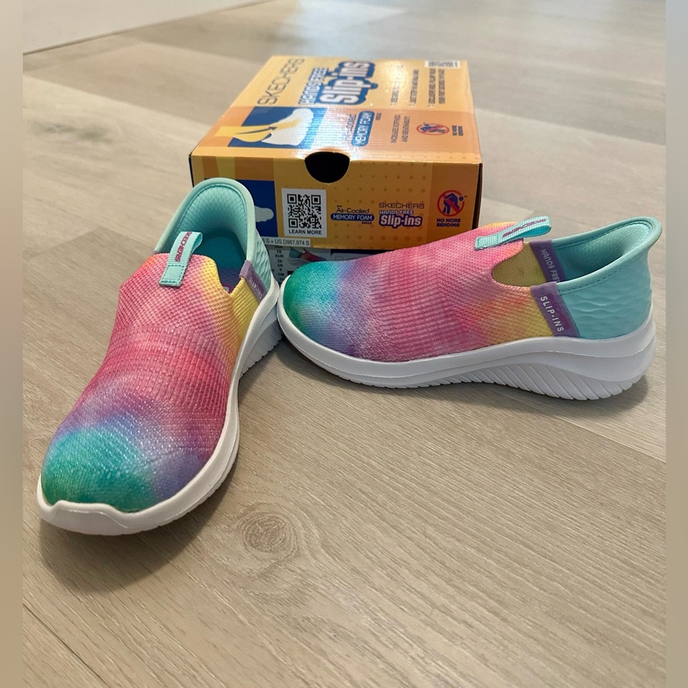 Brand new toddler, size 10 sketcher shoes.